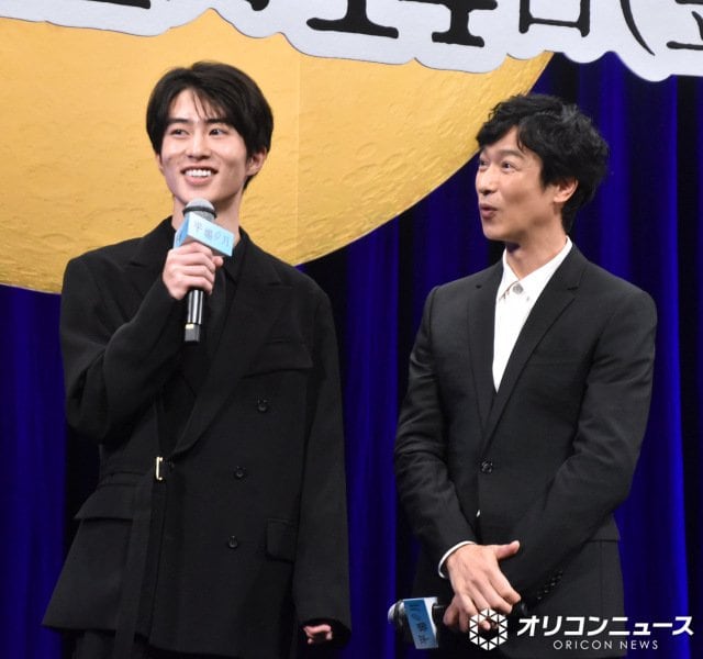 映画『平場の月』完成披露試写会に登壇した(左から)坂元愛登、堺雅人 (C)ORICON NewS inc.
