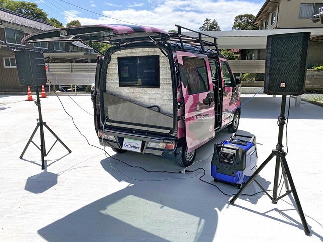 音響設備を搭載した自動車「Ｓｔｏｒｍ　Ｆｒｏｇ」＝鳥取市安長、グライナー（提供）