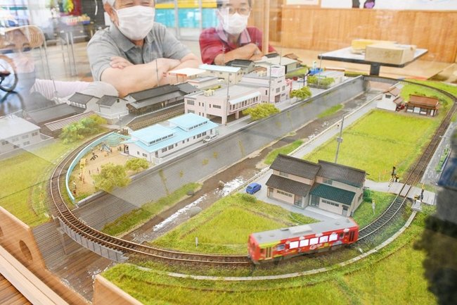 ＪＲ芸備線の備後西城駅周辺を再現した鉄道ジオラマ＝広島県庄原市西城町、ウィル西城