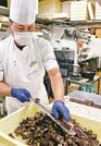 菓子作りの原料となるカカオ豆が高騰する中、洋菓子店などは対策を検討している＝松江市上乃木７丁目、松江クロード