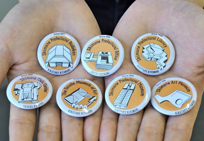 スタンプを集めてもらえるモダニズム建築群の缶バッジ