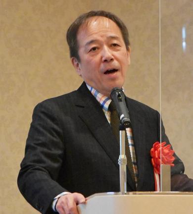 講演する龍崎孝氏＝浜田市黒川町、島根浜田ワシントンホテルプラザ