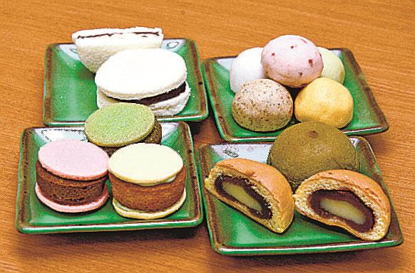 左上から時計回りに、白どら（三英堂）ひとくち饅頭（風流堂）松江ふわり（福田屋）あんケーキサンド（中浦食品）