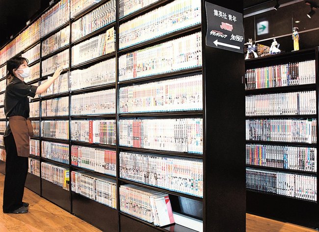 親子向けに無料開放している米子マンガミュージアム＝米子市角盤町１丁目