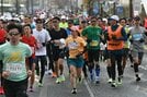 国宝松江城マラソンに出場した井上咲楽さん（中央）