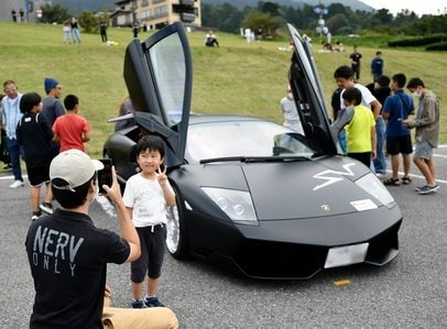 写真特集】スーパーカーが集結、大山ドリームカーフェスタ | 山陰中央