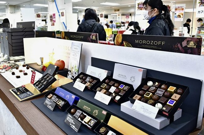 バレンタインのチョコレート商品が並ぶＪＵ米子高島屋＝米子市角盤町１丁目