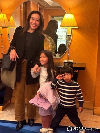 ラミレス美保さんと子どもたち(ラミレス美保オフィシャルブログ「ラミちゃんファミリーです by 嫁」より)