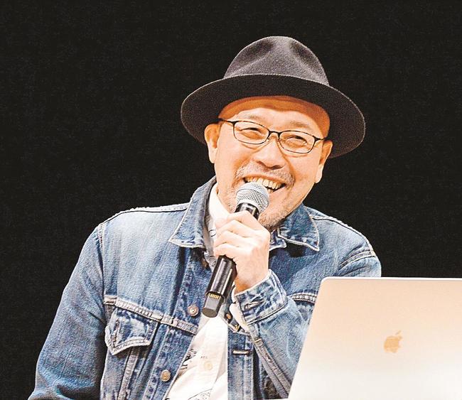 山陰両県での思い出などを話す久住昌之氏＝松江市殿町、島根県民会館