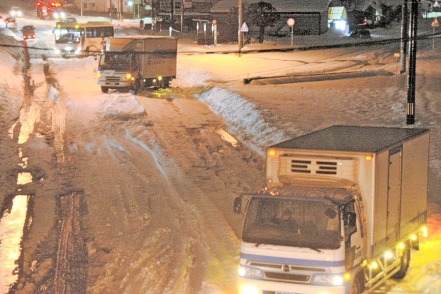 朝刊先読み！】車の大規模な立ち往生、山陰でも警戒を 24日にかけて