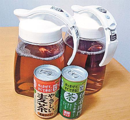 １～２リットルの水と混ぜればすぐに完成するお茶の希釈缶。常備しておくと時間がないときに便利