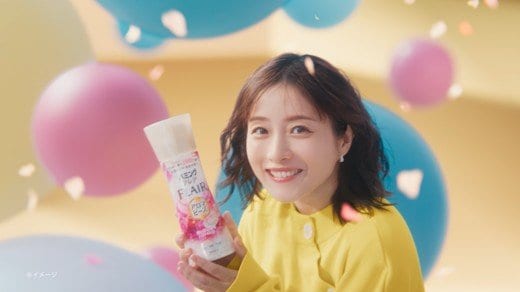 TVCM「アロマビーズ誕生（近日発売）」篇、「最高の香り体験（近日発売）」篇に出演する石原さとみ
