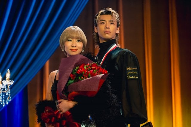 竹内涼真演じる主人公・鈴木信也のダンスパートナー・田嶋アキ役で土居志央梨が出演=Netflix映画『10DANCE』2025年12月18日世界独占配信