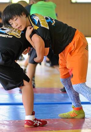 小学生最後となる１１月の島根県選手権での優勝を目標に練習に励む清水麗さん＝島根県海士町福井、隠岐島前高校