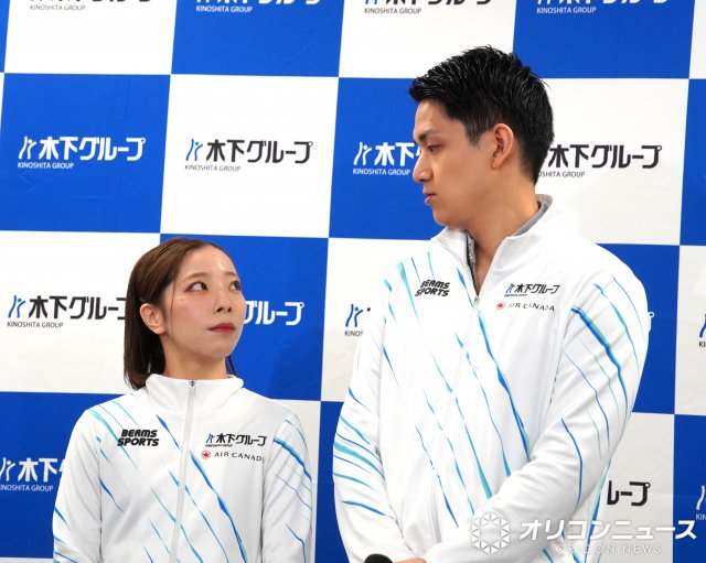 入社式にサプライズ登場した(左から)三浦璃来、木原龍一 (C)ORICON NewS inc.