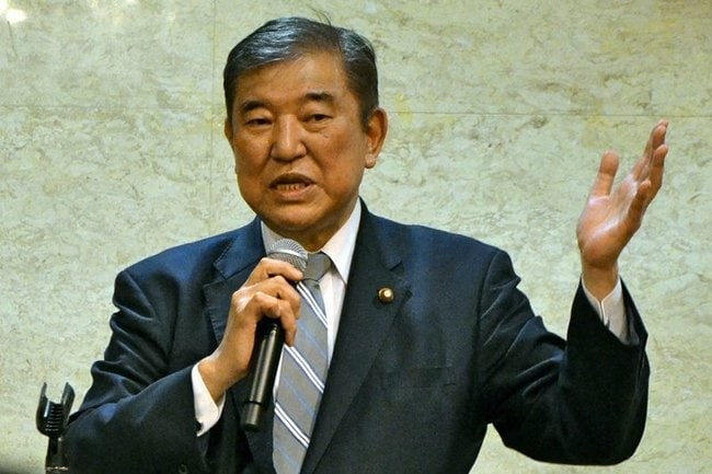 衆院島根１区補選の自民党公認候補の個人演説会で応援演説する石破茂元党幹事長＝４月１９日午後、雲南市内