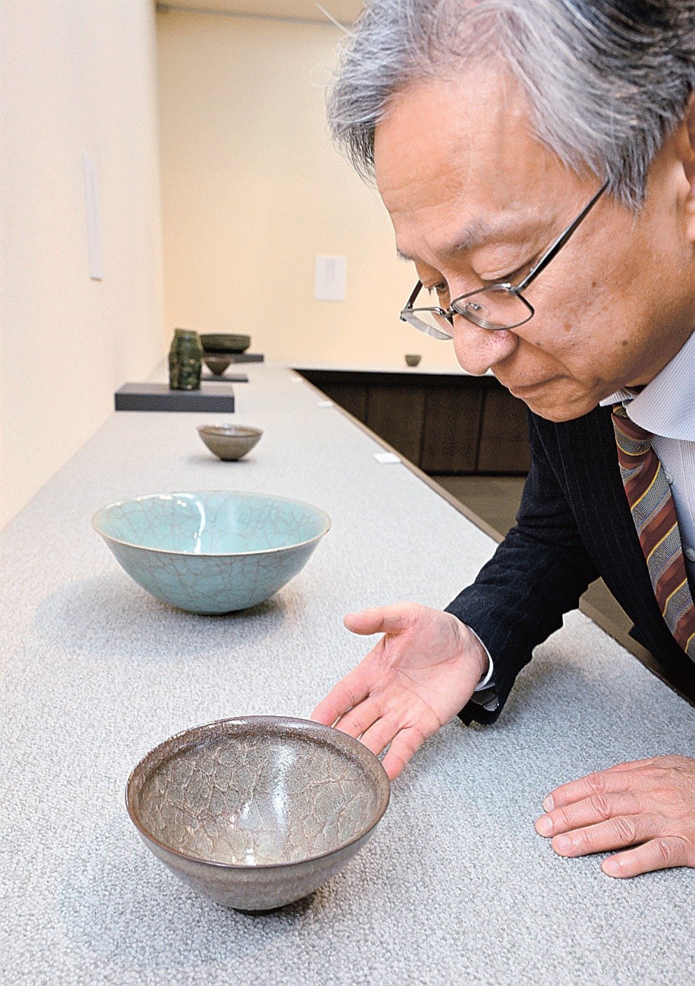 独自の陶芸作品を展示 岡部嶺男の作品展 米子 | 山陰中央新報デジタル