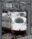 ＪＲ長崎駅を出発した西九州新幹線「かもめ」＝２３日、長崎市
