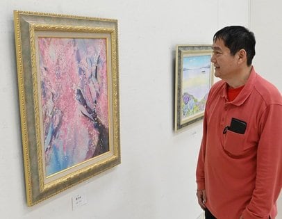 和紙を重ねて堀川の情景表現 松江・県立美術館でちぎり絵愛好家の作品