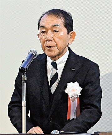 あいさつする大畑建設の大畑勉社長＝益田市あけぼの東町、シマネ・シネマ・オノザワ