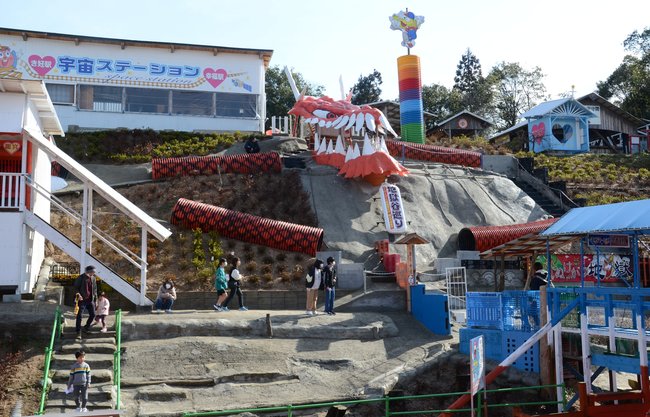 ヤマタノオロチをモチーフにした新アトラクション「地獄谷巡り」＝雲南市大東町上佐世、陽だまりの丘
