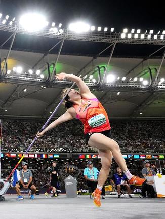 陸上の世界選手権女子やり投げ決勝で６６㍍７３をマークし金メダルを獲得した北口榛花選手＝８月２５日、ブダペスト（共同）