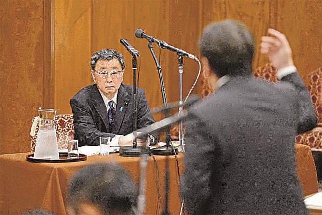 自民党派閥の政治資金パーティー裏金事件を受けた衆院政治倫理審査会で質問を聞く松野博一前官房長官＝１日午前
