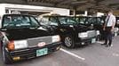 利用客減少などにより車庫で停車しているタクシー＝鳥取市古海、日ノ丸ハイヤー
