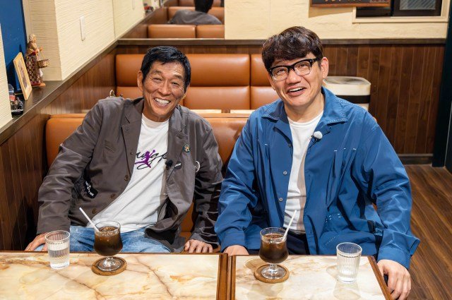 10月12日放送『ずん喫茶SP』に出演する（左から）明石家さんま、飯尾和樹（C）BSテレ東