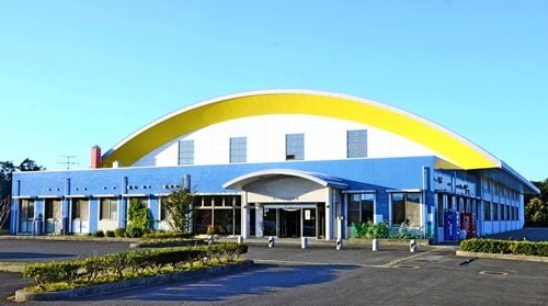 存廃問題で揺れているサン・ビレッジ浜田のアイススケート場＝浜田市上府町（資料）