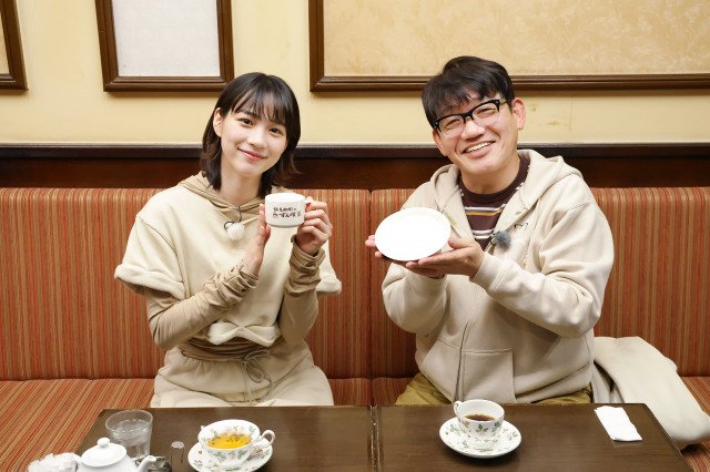 31日放送『飯尾和樹のずん喫茶~大みそかSP~』に出演する(左から)のん、飯尾和樹(C)BSテレ東