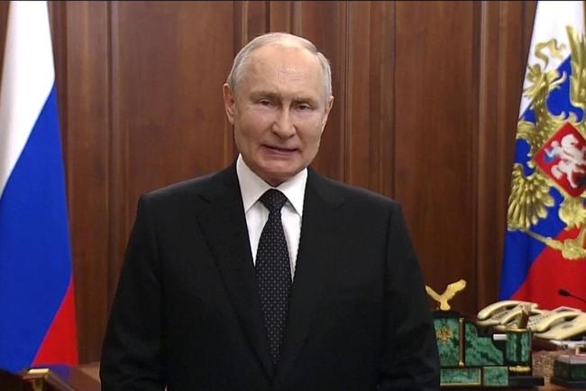 ロシア民間軍事会社ワグネルの武装反乱を受け、国民向けにテレビ演説するプーチン大統領＝６月２６日（ロシア大統領府提供・ＡＰ＝共同）