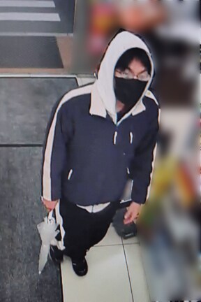 島根県警が公開した犯人の画像（島根県警提供）