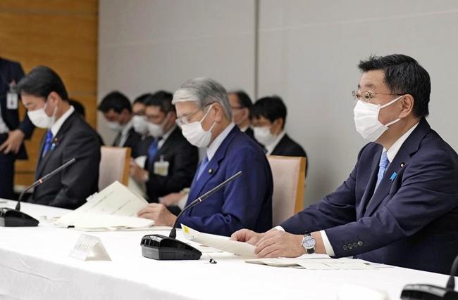 農林水産物・食品の輸出拡大に向けた関係閣僚会議であいさつする松野官房長官（右端）＝２０２２年１２月５日、首相官邸