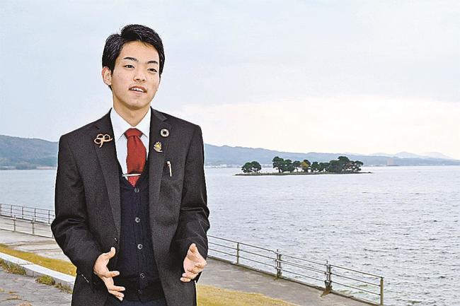 若者に「松江の今を知り、一緒に考えてほしい」と話す三島宇宙さん