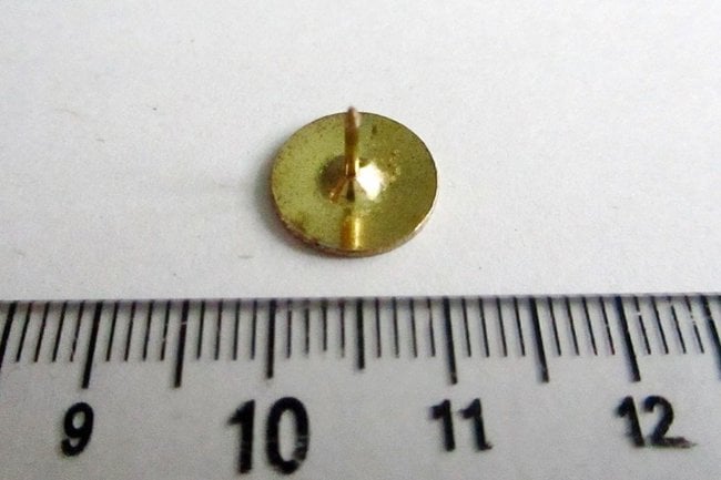 混入した画びょう(米子市教育委員会提供)