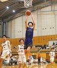 【男子準決勝・出雲北陵ー松江西】第２クオーター、出雲北陵の原維吹（手前）が シュートを決め、４４ー２３とする