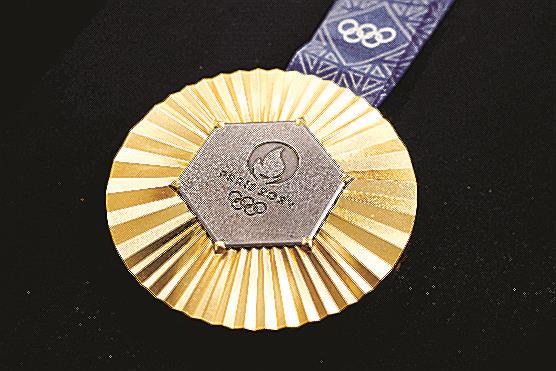 パリ五輪の金メダル（ロイター＝共同）