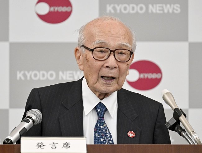 共同通信加盟社論説研究会で講演する被団協代表委員の田中熙巳さん＝４日、東京・東新橋