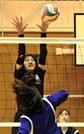 部活動でブロックの練習をする錦織夏実さん＝雲南市大東町南村、市立海潮中学校