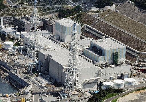 中国電力島根原発２号機（手前）。奥は１号機＝松江市鹿島町片句