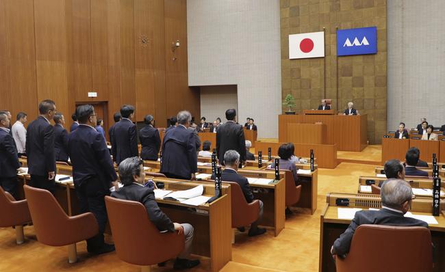 県民に「１日１回は笑う」ことを促す条例を賛成多数で可決、成立した山形県議会＝２０２４年７月