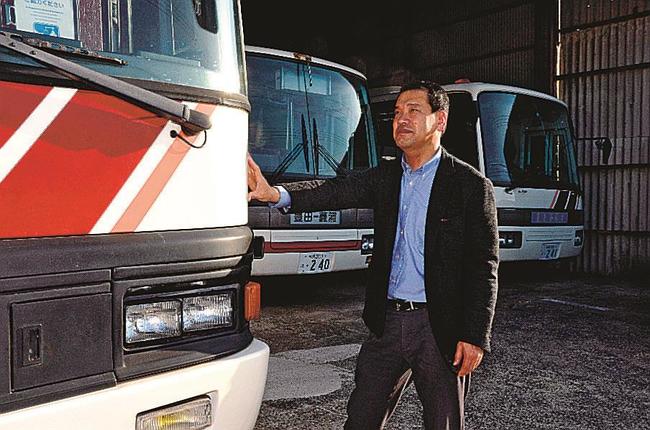 バス事業を揺るがす人手不足に、危機感を募らせる石倉功さん=島根県海士町海士、隠岐海士交通