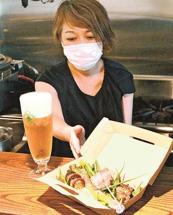 「ＴＥＮＪＩＮ（テンジン）　ビアーケード」で提供するディナーボックス＝松江市内