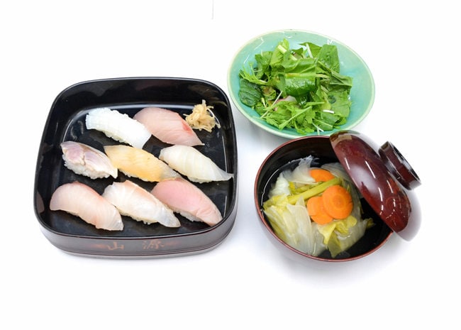 すしとうなぎの店山源の「～えっ、減塩なの！？～地魚の握り」