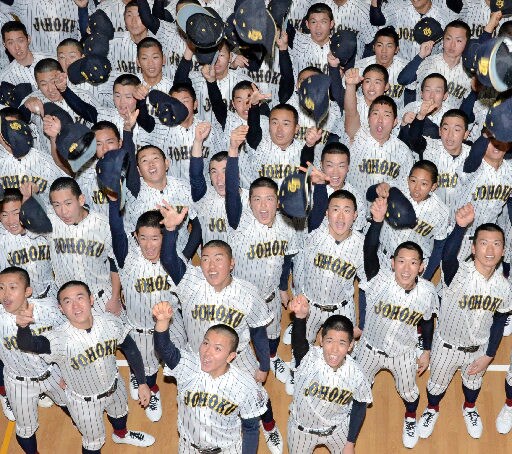 ２年ぶり４度目の選抜大会出場を決め、喜ぶ鳥取城北の選手たち＝鳥取城北高