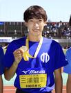 男子３０００㍍障害で優勝した三浦龍司＝熊谷スポーツ文化公園陸上競技場