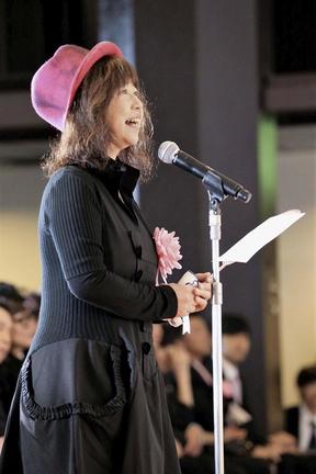 さくらももこさんをしのぶ「ありがとうの会」で、スピーチするＴＡＲＡＫＯさん＝２０１８年11月16日、東京都港区の青山葬儀所