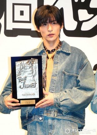 受賞を愛犬に報告したSnow Man・目黒蓮 (C)ORICON NewS inc.