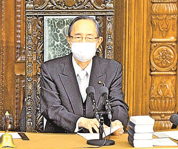 衆院議長として議事を進行する細田博之氏＝２０２１年１１月１０月、衆院本会議場